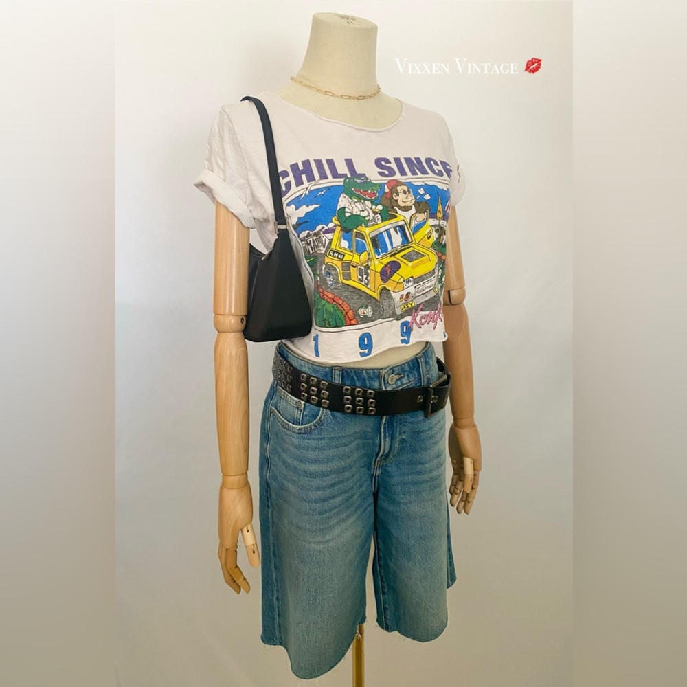 BRANDY MELVILLE DISTRESSED 'CHILL SINCE 1993' MALIBU, CALIFORNIA CROP TEE